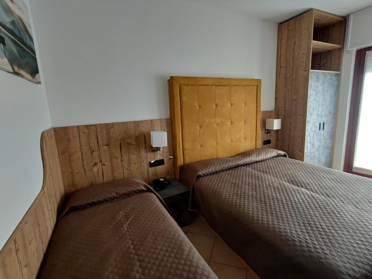 Albergo Casa Este Бренцоне-суль-Гарда Екстер'єр фото