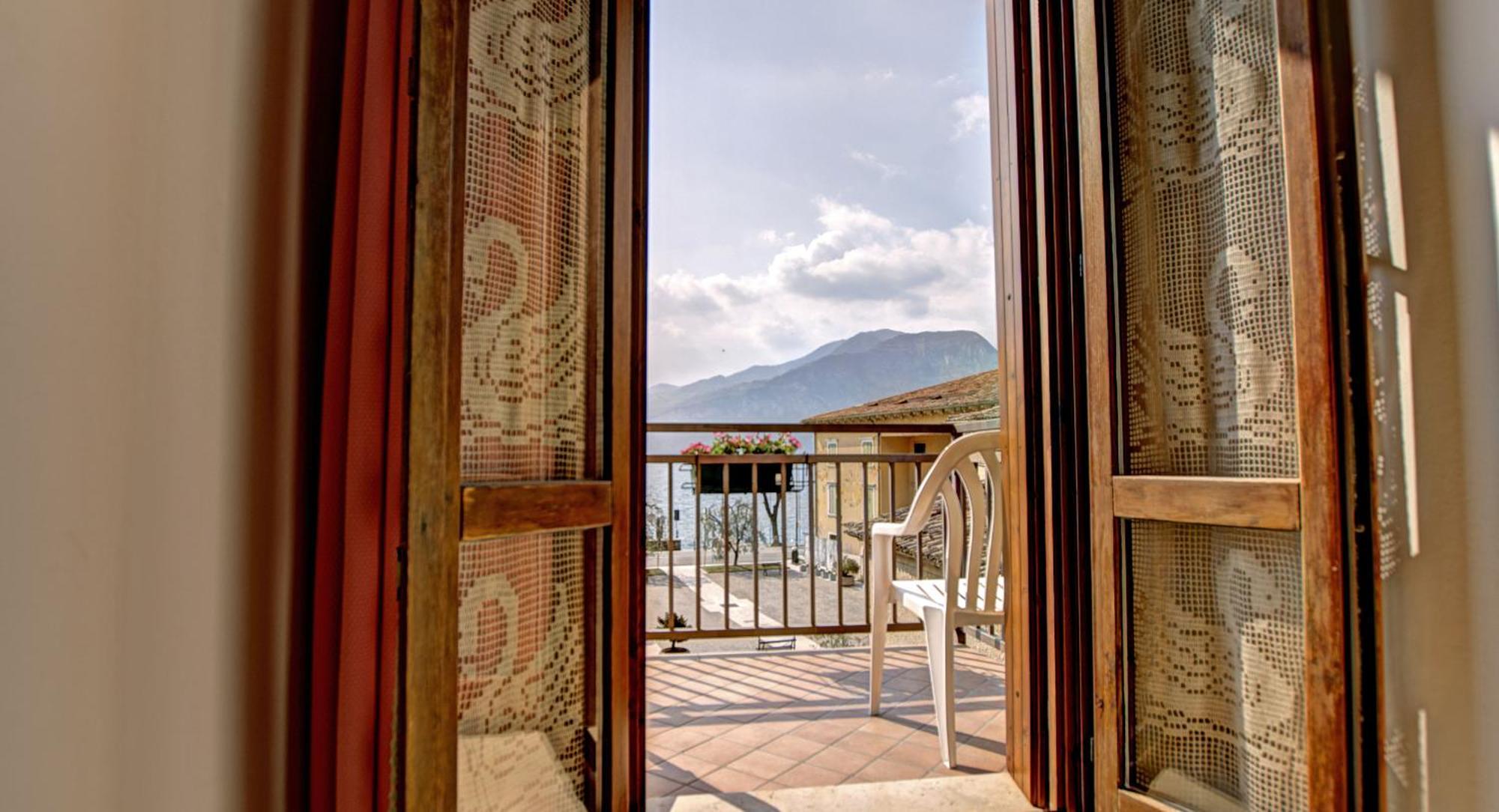 Albergo Casa Este Бренцоне-суль-Гарда Екстер'єр фото