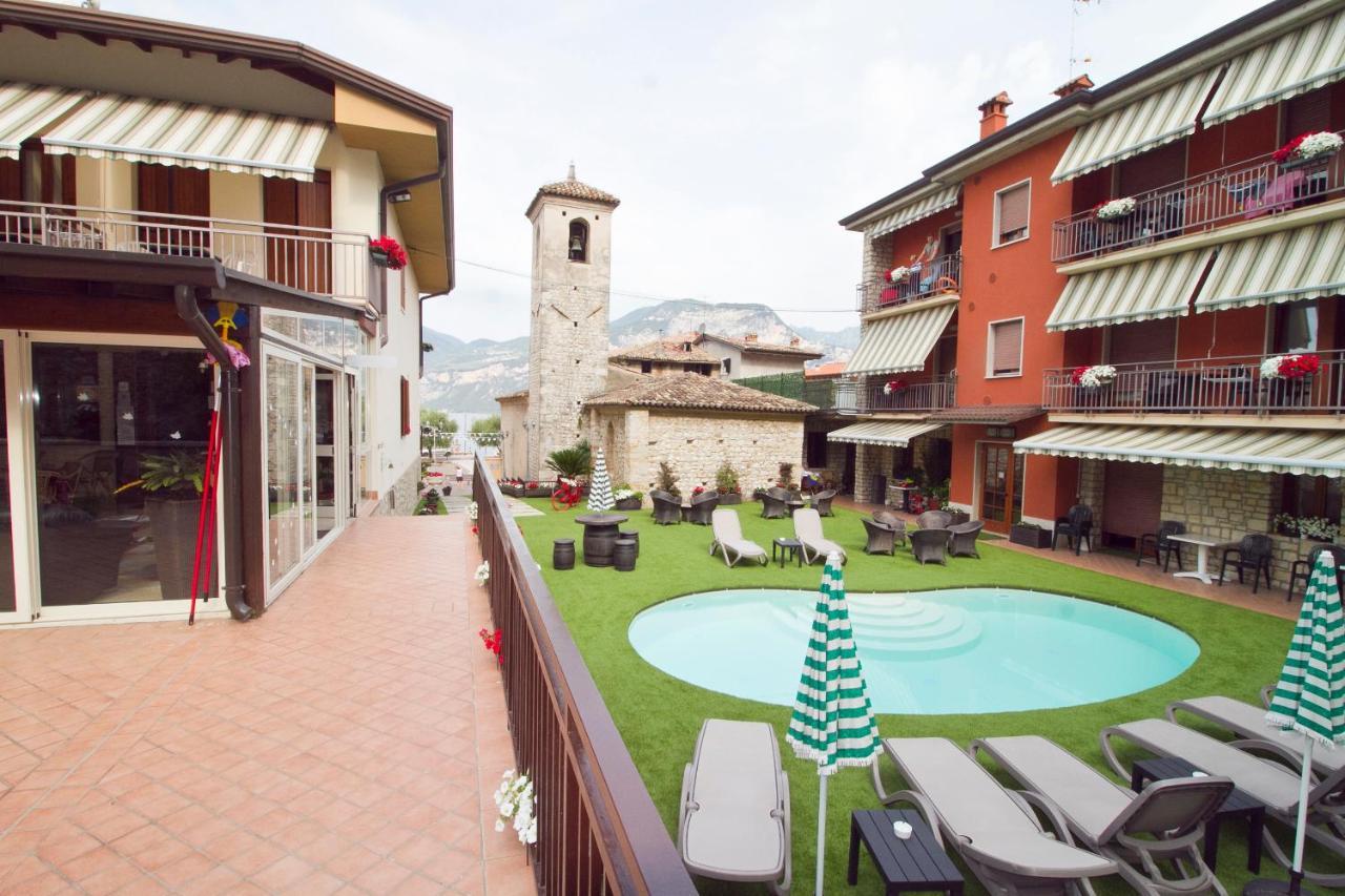 Albergo Casa Este Бренцоне-суль-Гарда Екстер'єр фото